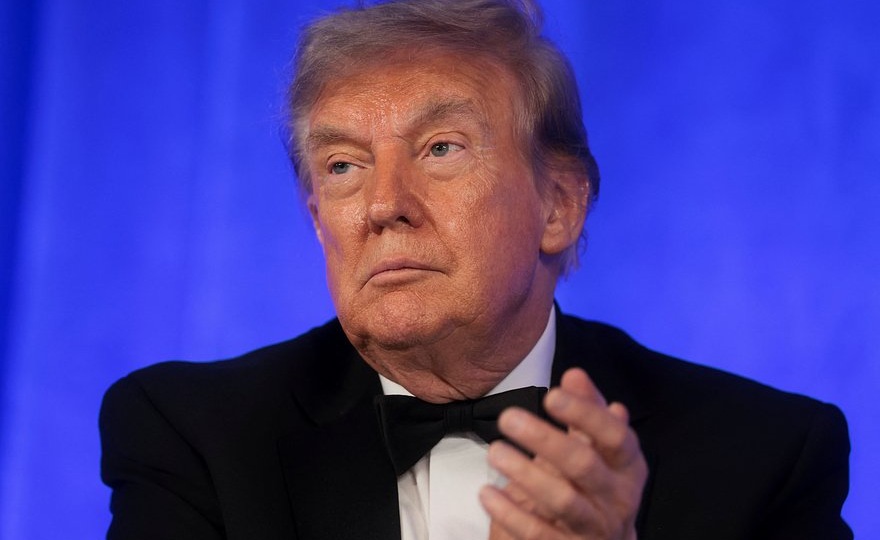 Трамп объявил себя спасителем Америки и защитником мира