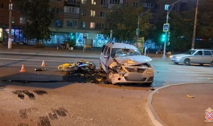Под Волгоградом водитель «Лады» не уступил дорогу мотоциклу «Хонда»