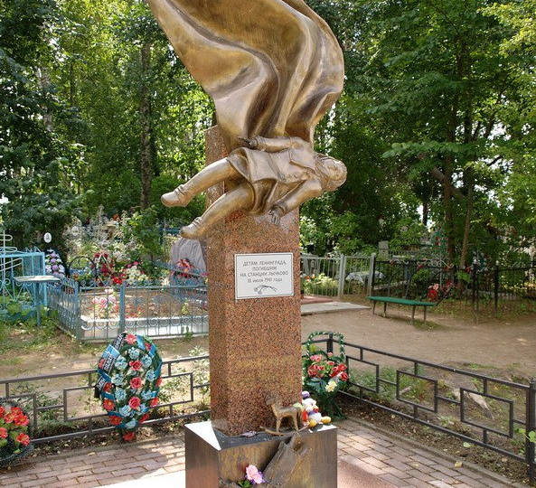 Бомбёжка в Лычково: как за один день ушли из жизни более 2000 эвакуированных детей Ленинграда
