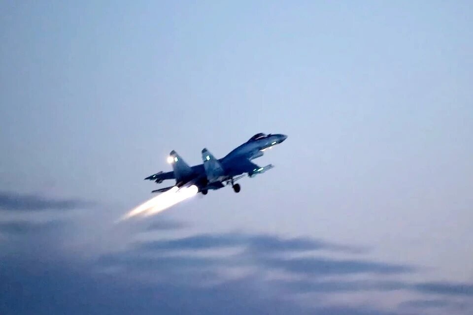    Минобороны: ВКС РФ авиабомбами уничтожили мост через Локню в Сумской области Фото: Пресс-служба Минобороны РФ/ТАСС