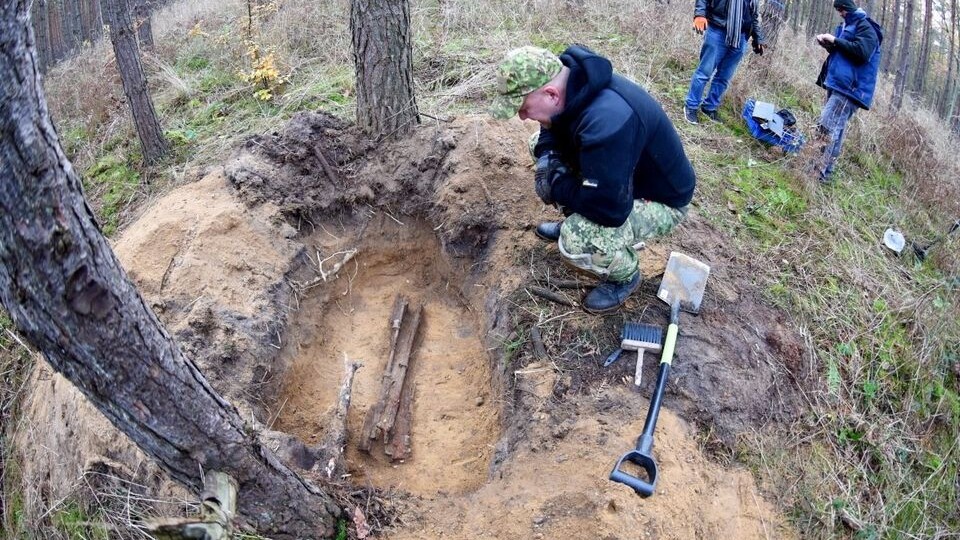 Прохожий рассказал историю своего деда и помог найти три схрона с оружием времён Второй мировой