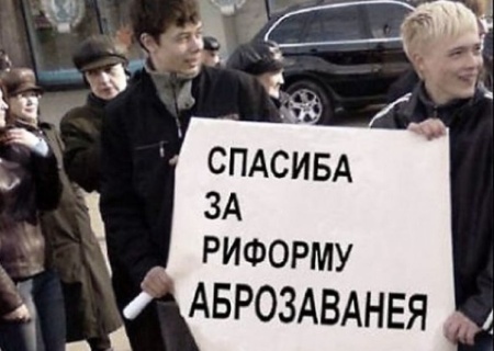 Ленин — военачальник, а Николай II разбился на лошади. Эпидемия беспамятства породила поколение ИИдиотов
