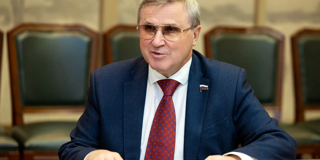 И снова о главном. Необходимо увеличить зарплаты учителям в регионах