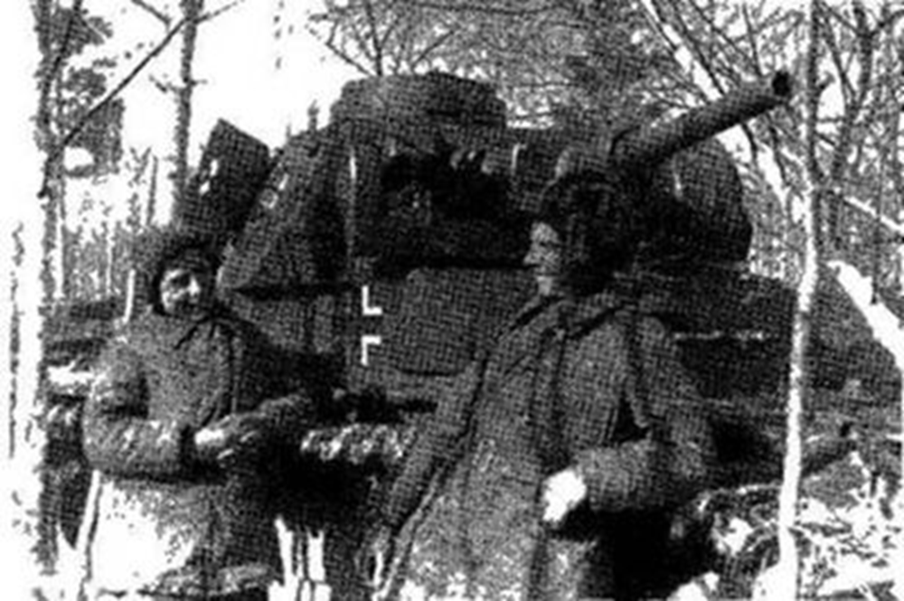 У захваченного немецкого танка
