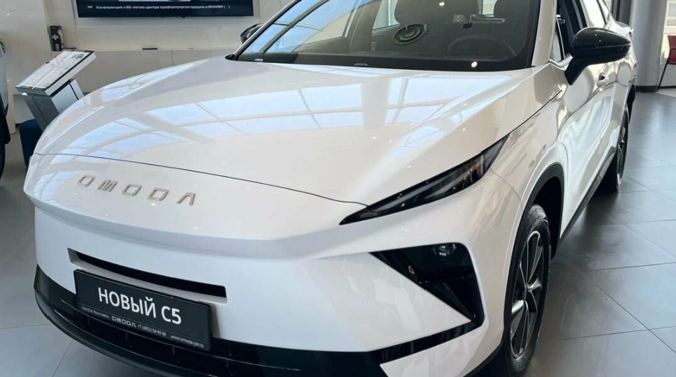 Тест Omoda C5 2026: Электрокар без розетки или друг с недостатками?