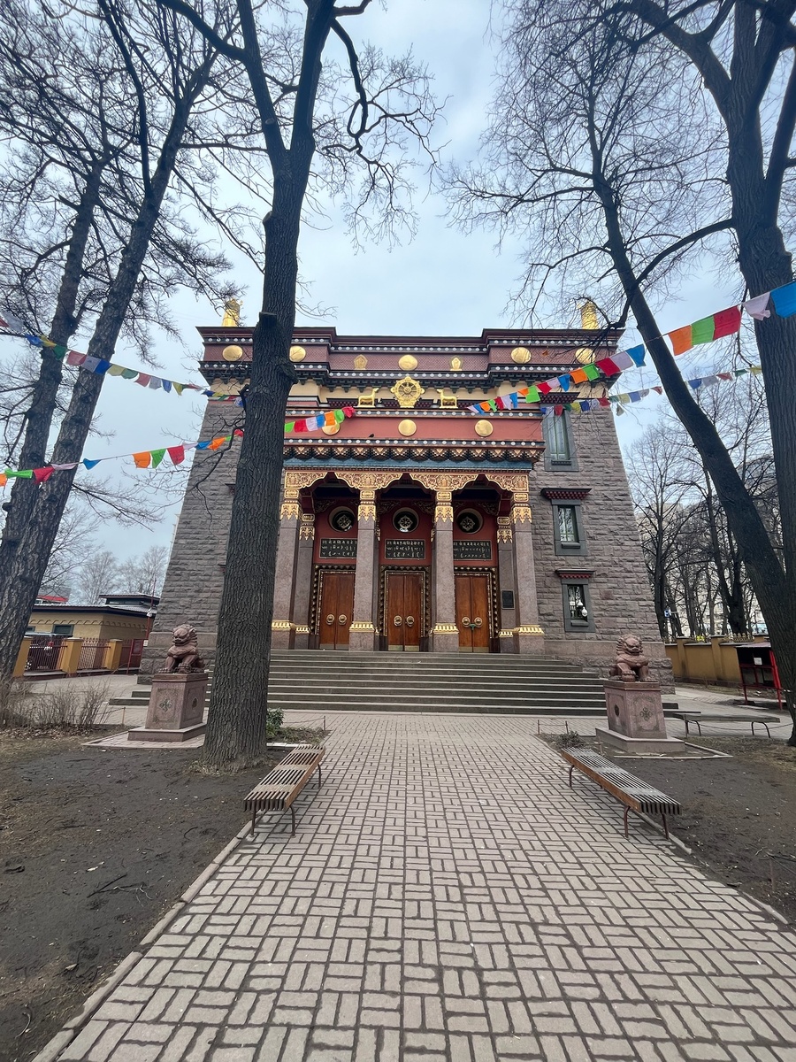 Дацан Гунзэчойнэй, вид с Приморского проспекта. Фото автора.