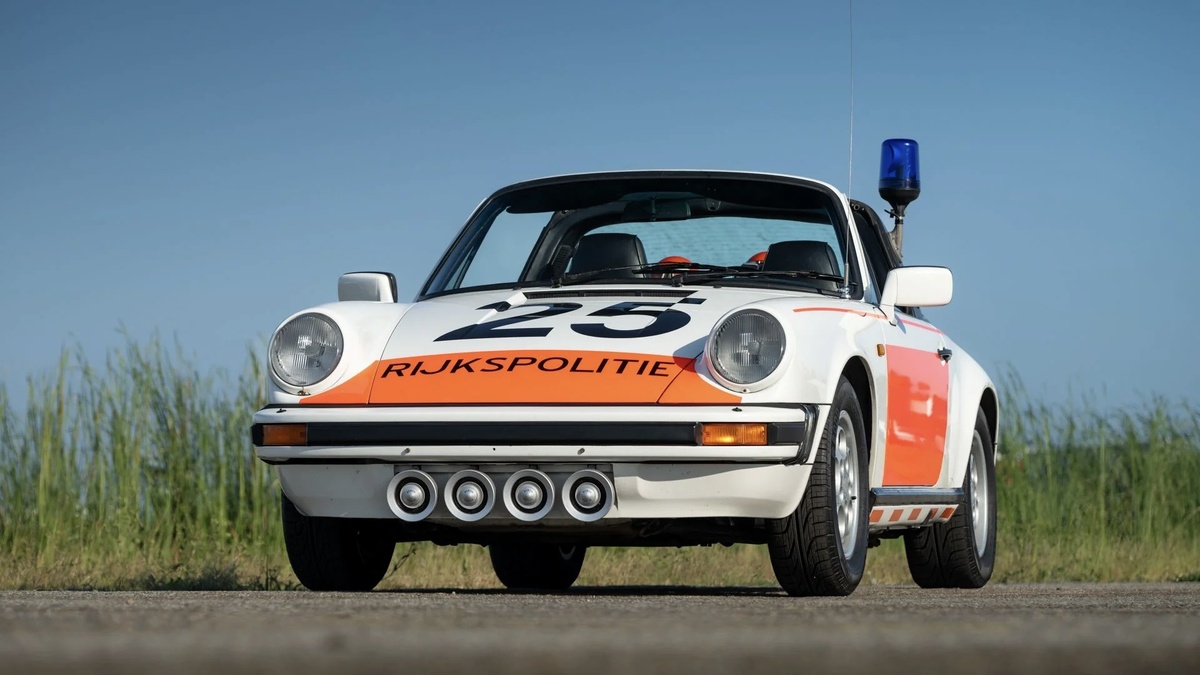 Porsche 911 Carrera Targa "Rijkspolitie" 1989