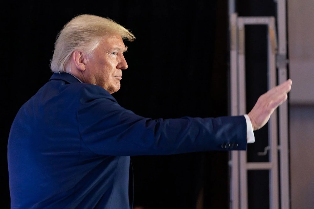     Трамп проведет встречу с Зеленским, Нетаньяху и прощание с Грэмом* в один день