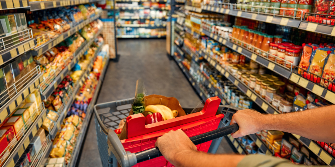 Названы сильнее всего подешевевшие продукты: цены упали на 20%