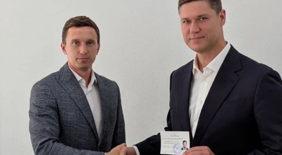 Сергею Алтухову вручили удостоверение кандидата в депутаты Госдумы