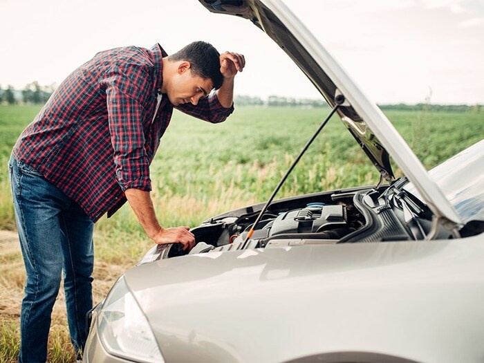 Хорошо, если водитель сам может устранить легкие неисправности. Фото: motorpage.ru