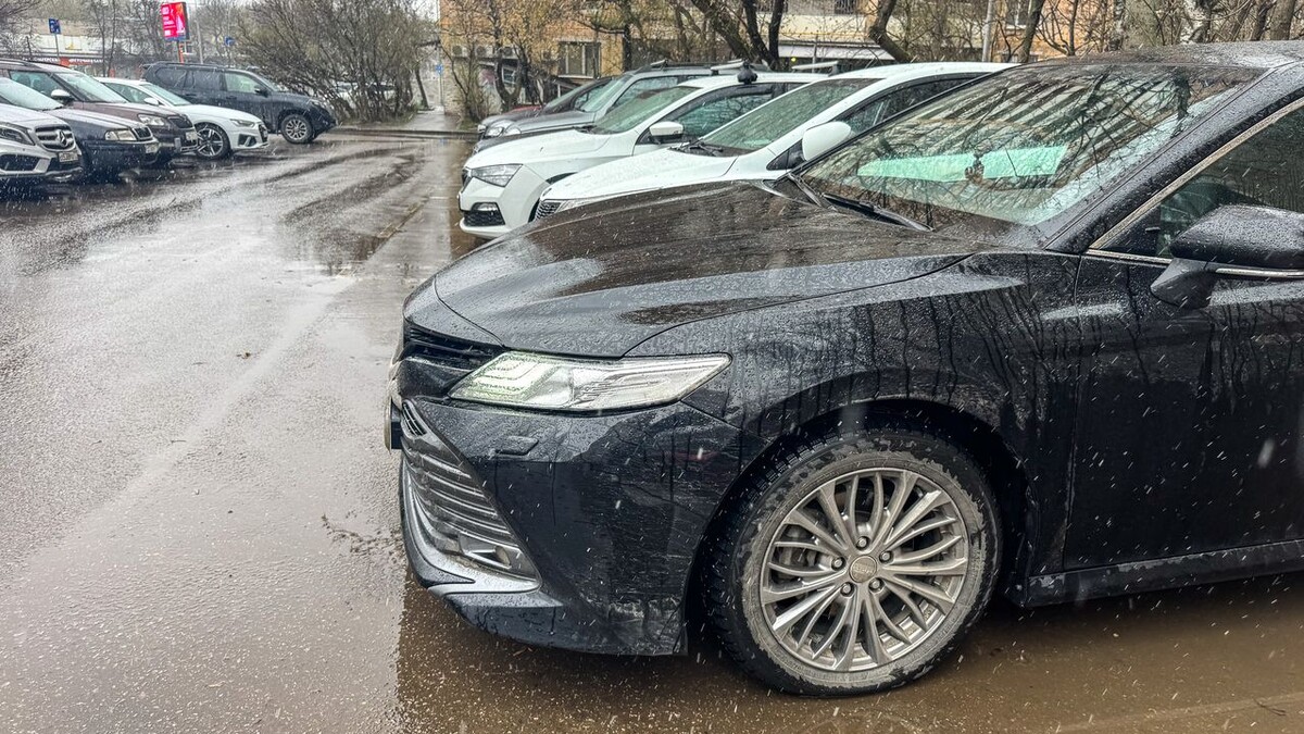    Автомобили под дождем. Фото Иван Бахарев / «Автоновости дня»