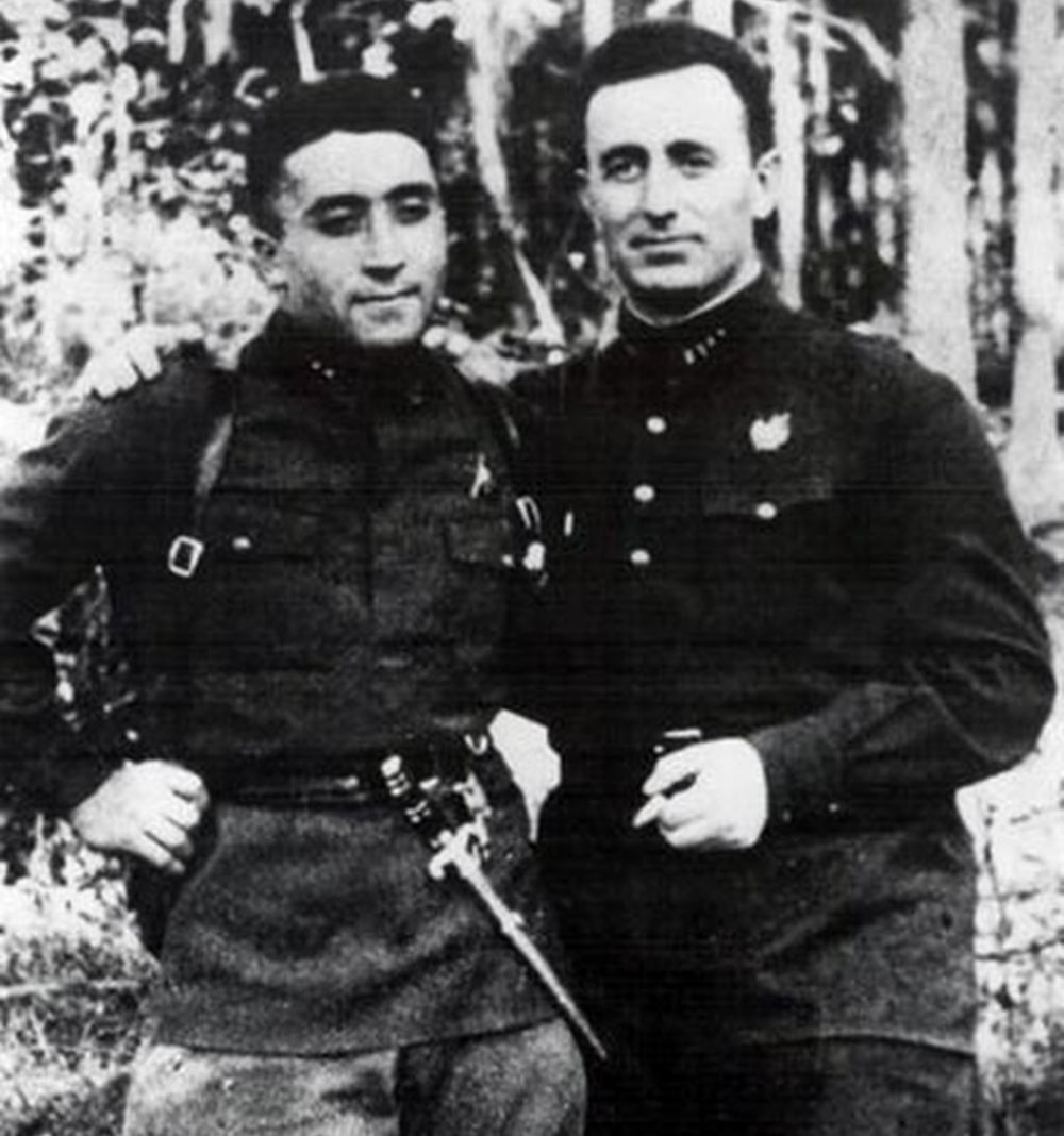 Павел Федорович Батицкий (справа)