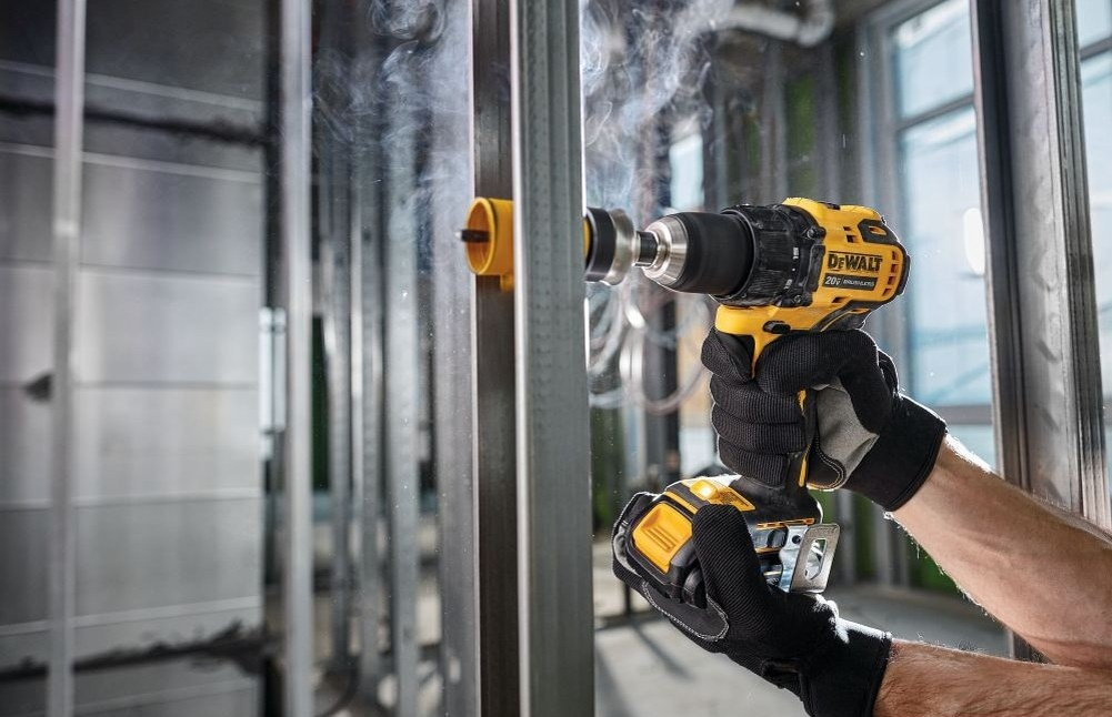 Дрель-шуруповерт DEWALT DCD708NT
