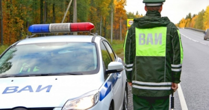 Может ли инспектор ВАИ остановить ваш автомобиль и вручить повестку: разъясняем полномочия