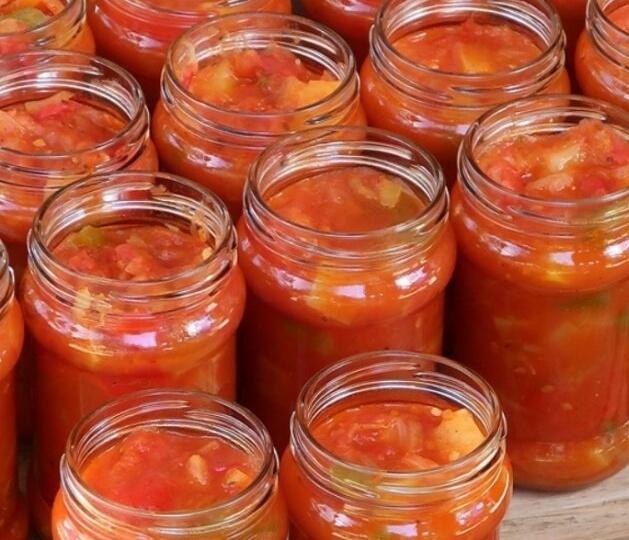 Не лечо, но юрча: кабачки на зиму - вкуснющие, остренькие, не оторваться. Если есть 10 банок - не жалею: только откроешь - уже донышко видно