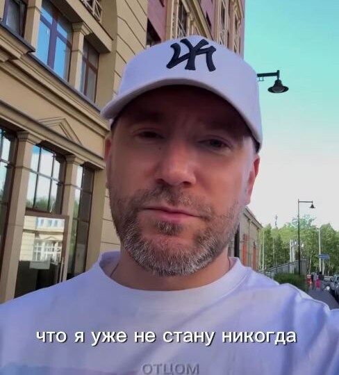 Он сам признался, что “использовал женщин”. Почему история вызвала столько споров?