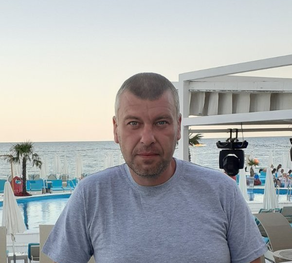 «Да ерунда, потом заменю, сейчас не до этого». Так Артём ответил на мой вопрос про скрип тормозов