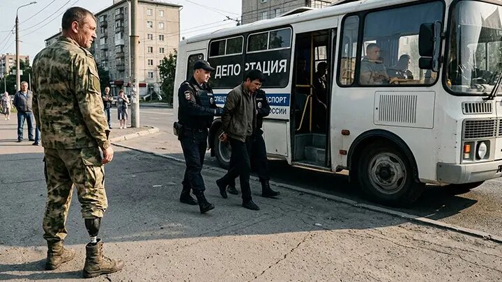 Таксист Бахром унизил бойца и оказался в передряге. К "Яндексу" возникли неудобные вопросы: "Вы деньги берёте, и немалые"