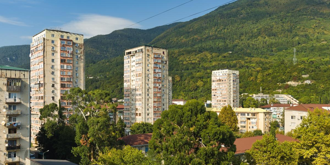 Абхазия осенью: бархатный сезон, погода, цены и настроение курортов
