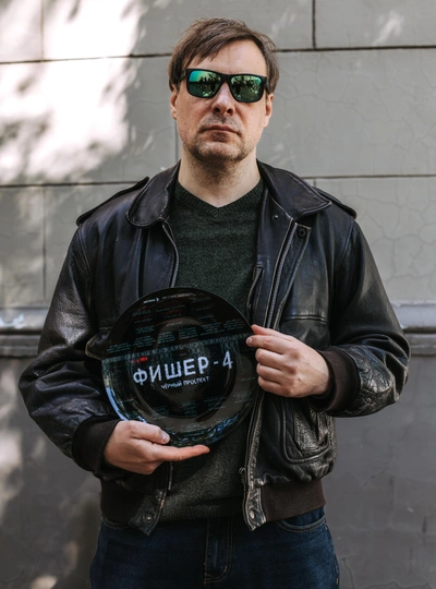 «Сынуля — версия папы из "Питер FM"»: как Евгений Цыганов вырастил семерых детей от Леоновой, женился на Снигирь и остался для всех главным