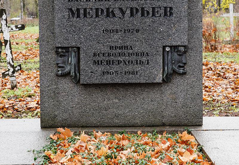 Евгений Лебедев и другие замечательные советские актеры театра и кино похороненные в некрополе «Литераторские мостки»
