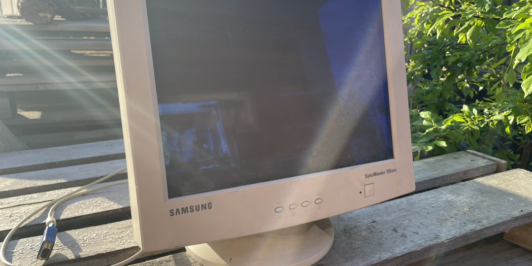 Разборка электроники сближает! Бесплатный монитор Samsung и неожиданная встреча.
