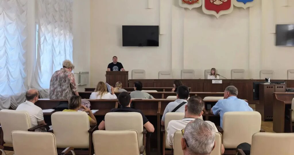 В Азове продолжается подготовка к новому отопительному сезону