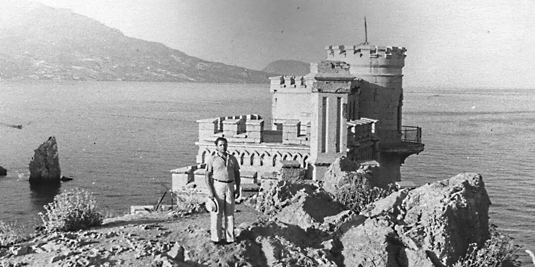 Самый фотографируемый замок Крыма должен был рухнуть еще в 1927 году. Что удержало его над пропастью?
