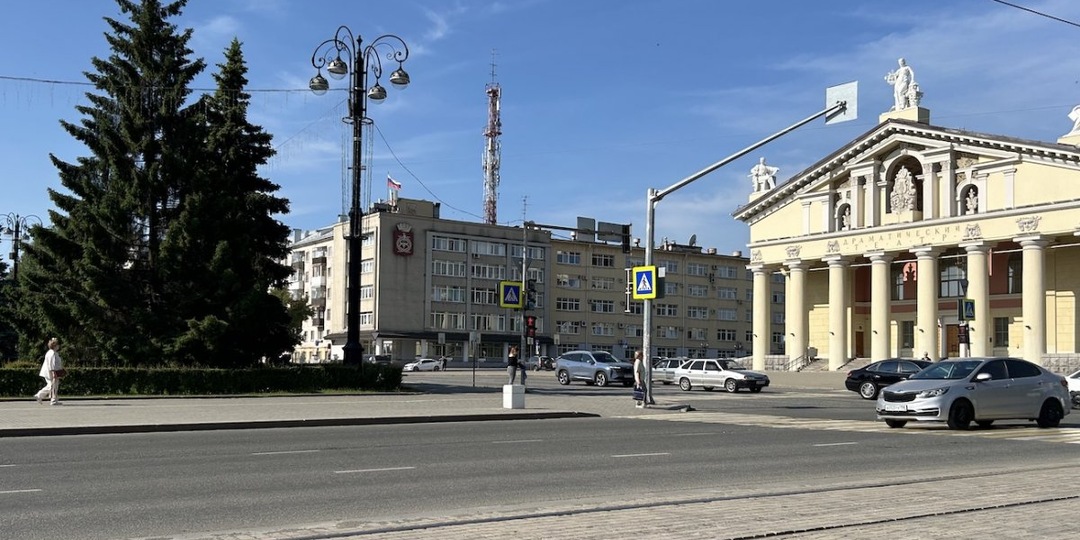 Власти Тагила не стали признавать дома аварийными, несмотря на сквозные трещины в стенах и провалы кровли