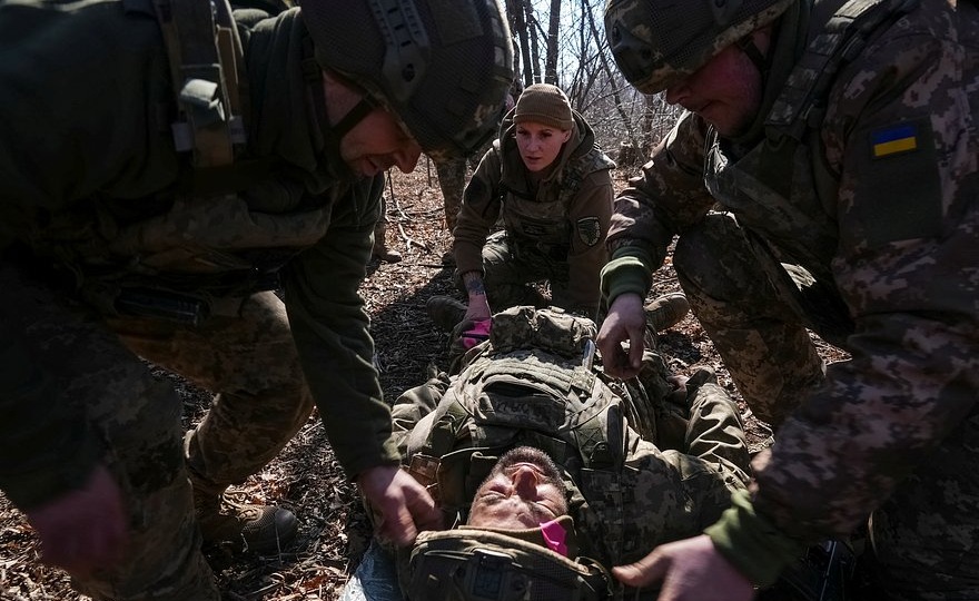 Зеленский: Украина потеряла на поле боя около 50 тысяч солдат, 400 тысяч человек ранены