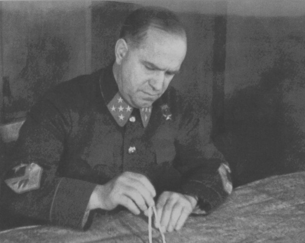 Георгий Жуков у карты