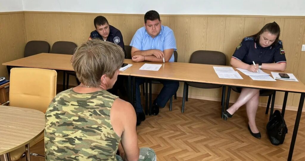 Долги и последствия: в Крымском районе не прекращаются мероприятия по работе с должниками