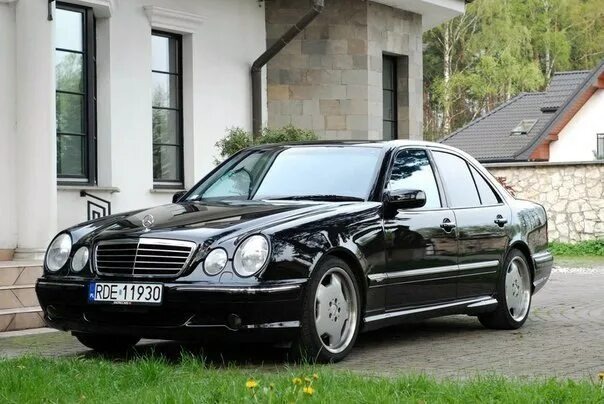 Mercedes E55 AMG W210: мощный и комфортный слипперов конца 90-х