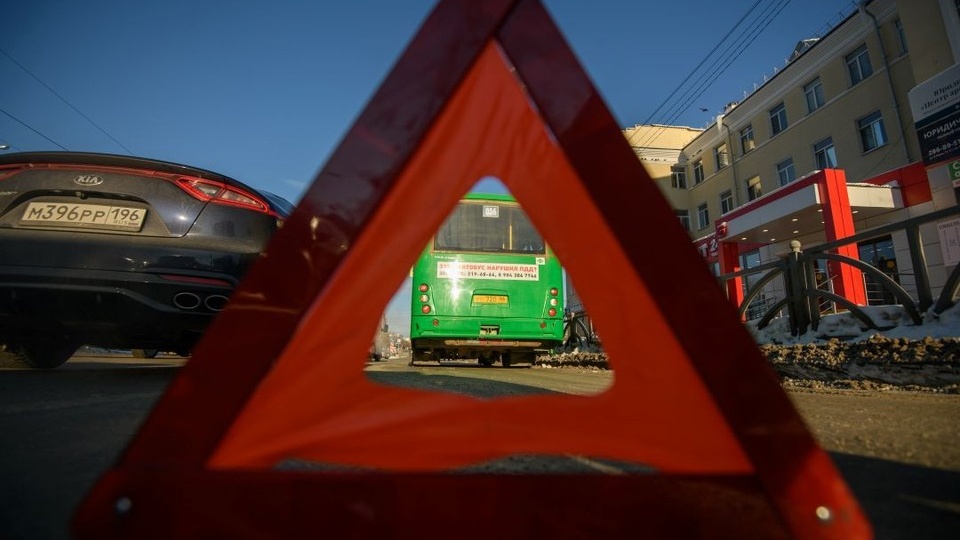 В Новосибирске 5-летнего мальчика сбил электровелосипед во дворе дома