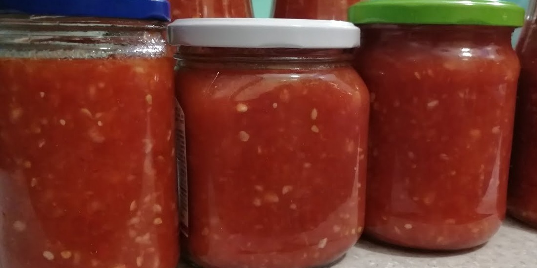 Аджика без варки — острая и вкусная. Лучший рецепт на зиму