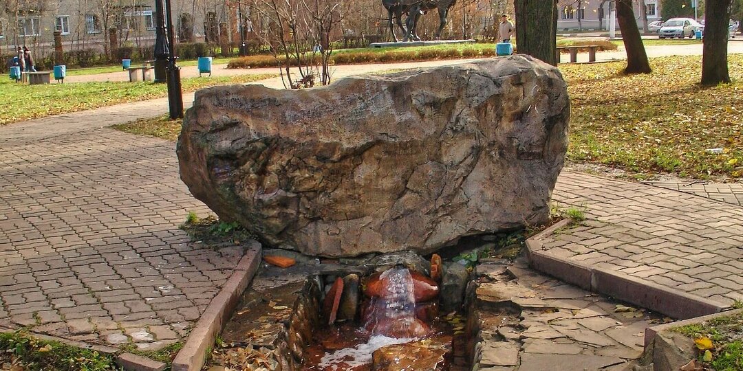 У старика было два сына-ручья. Один не послушался и сгинул, другой прошёл всю Россию и стал рекой длиной 1870 километров