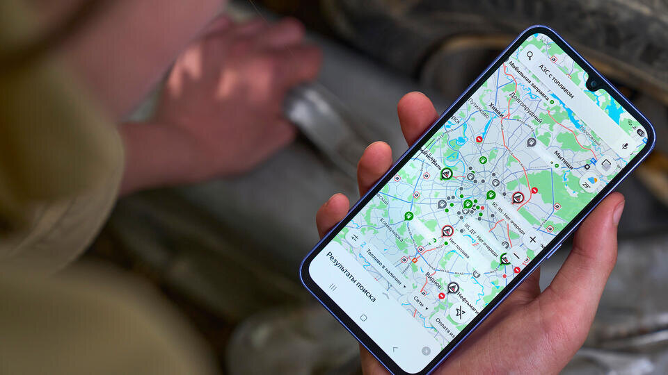     Мошенники маскируют вредоносное ПО под видом приложения с расположением заправок ИЗВЕСТИЯ/Полина Фиолет