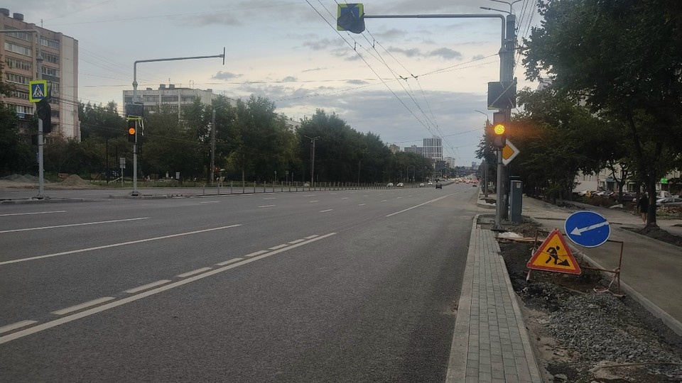    Судя по всему, здесь будет пешеходные переход. Разметку пока не нанесли читатель «КП»