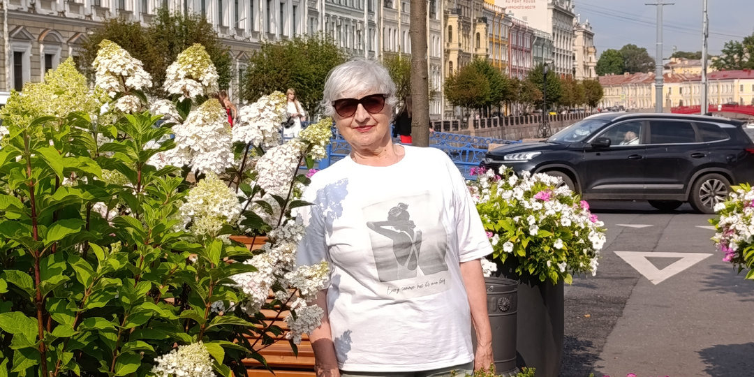 Всё в цветах в нашем саду.Селфи, фото,крутимся вокруг цветов.🌹
