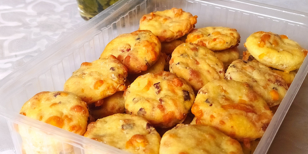 Печеньки с беконом и сыром: просто, быстро и безумно вкусно