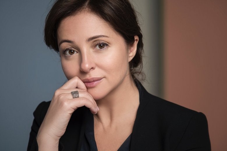 Разрушила семью знаменитого певца, а в итоге "бумеранг" к ней вернулся. Как теперь живет актриса Анна Банщикова?