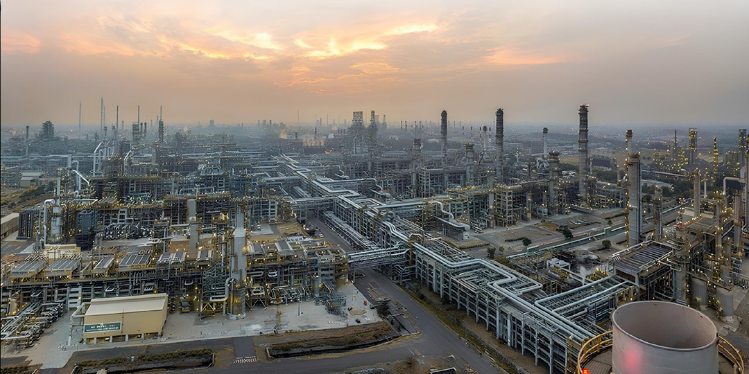 Комплекс Джамнагар — крупнейший и самый мощный нефтеперерабатывающий завод в мире