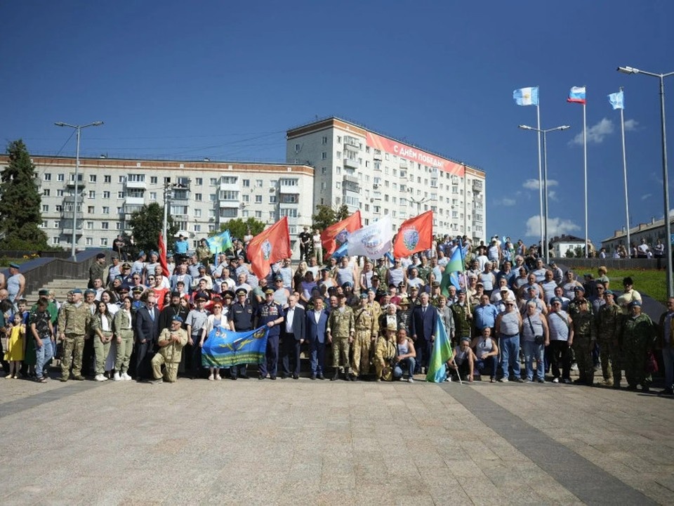    В День ВДВ в Ульяновске прошёл митинг-реквием на площади 30-летия Победы | ФОТО: администрация Ульяновска
