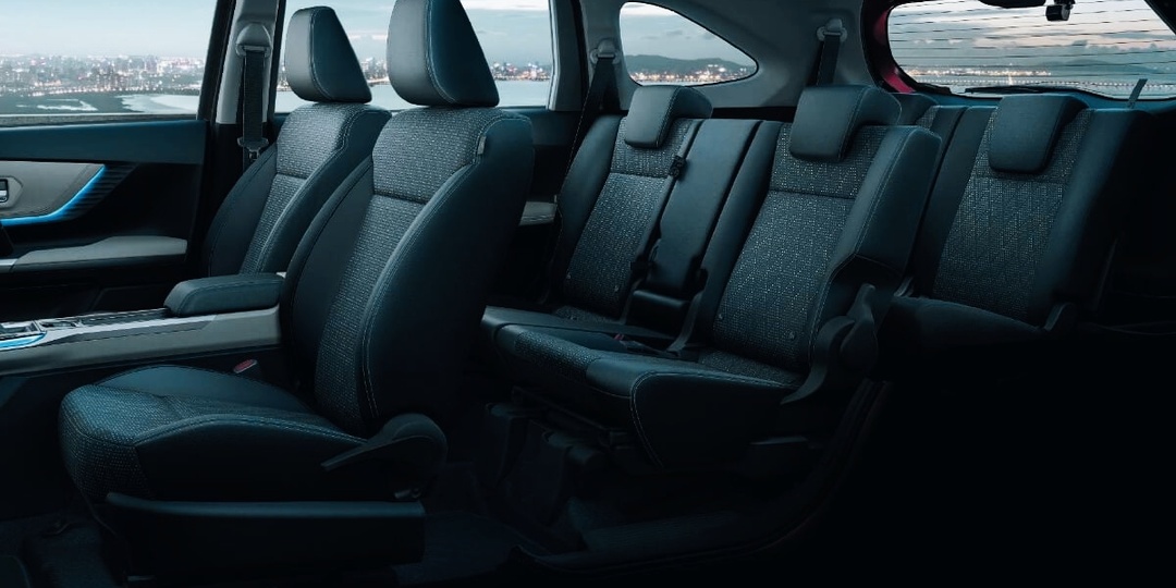 Бюджетная Toyota для большой семьи: комфорт в городе и 7 ступенчатая АКПП. Но почему я отказался от нее — все сказал тест-драйв