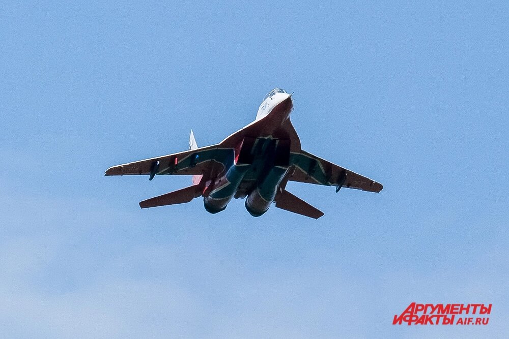    Во время режима в небе работают ВВС. Фото: АиФ/ Виктор Михалев