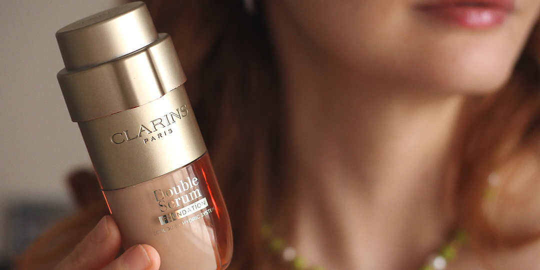 Правда так хорош? Тональный тест-драйв Clarins Double Serum