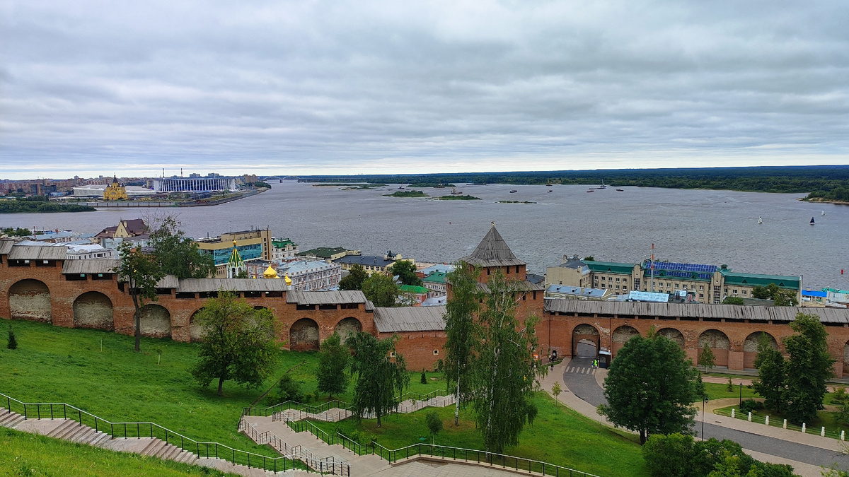 Стрелка, Нижний Новгород, Ока впадает в Волгу.