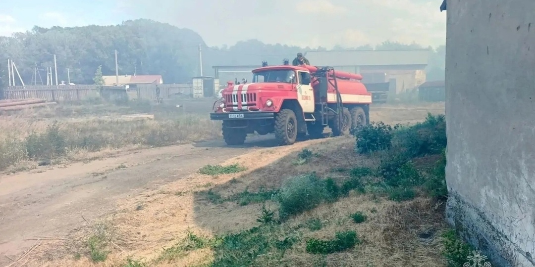 В алтайском селе загорелось 80 «квадратов» жилого дома