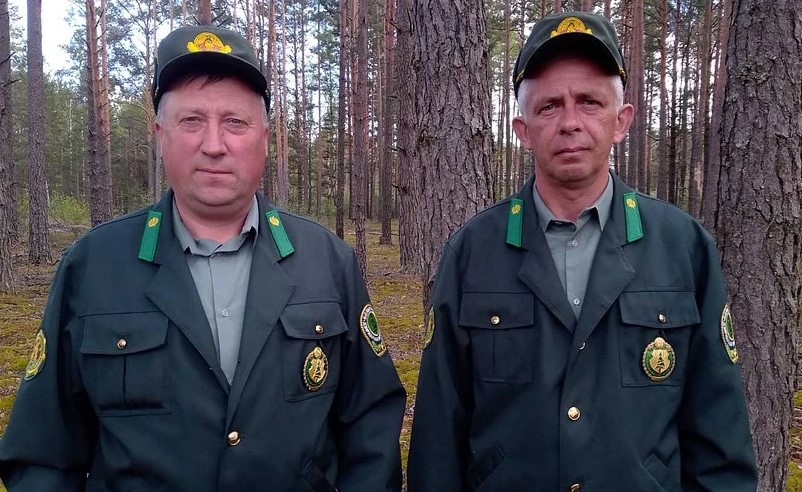 Мать была на огороде и не видела дыма. В горящем доме оставались двое детей